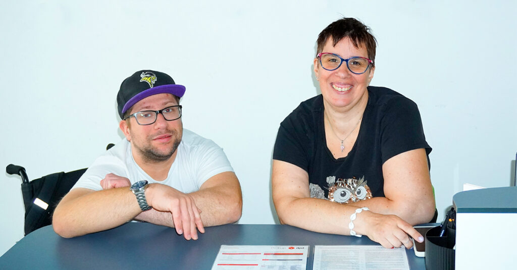 DPD Team empfängt am Tresen